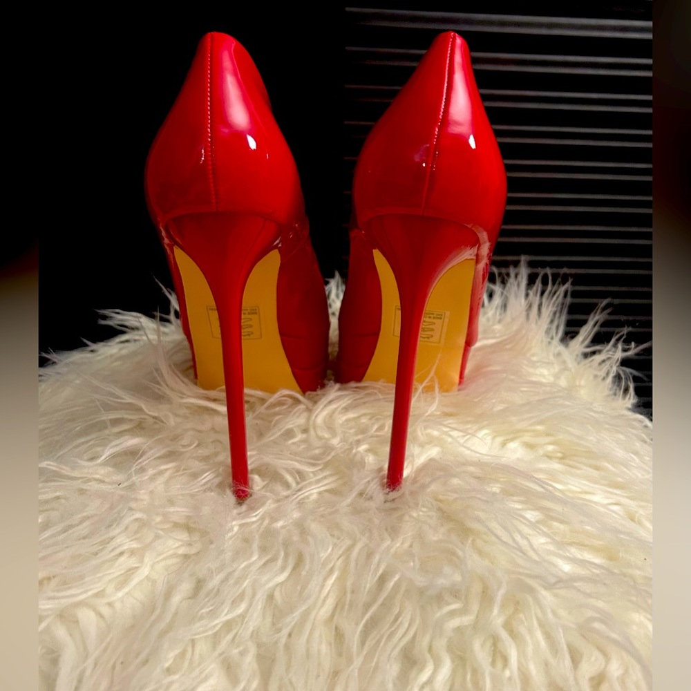 Red Stilettos - Picture 3 of 6